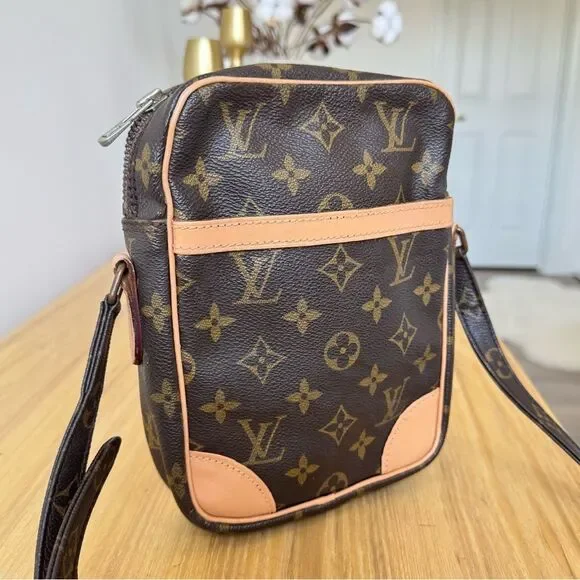 ✅AUTHENTIC✅LOUIS VUITTON DANUBE CROSSBODY BAG - Picture 3 of 16